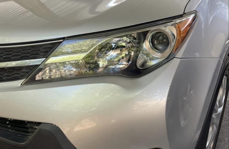 Toyota Highlander headlight after restoration