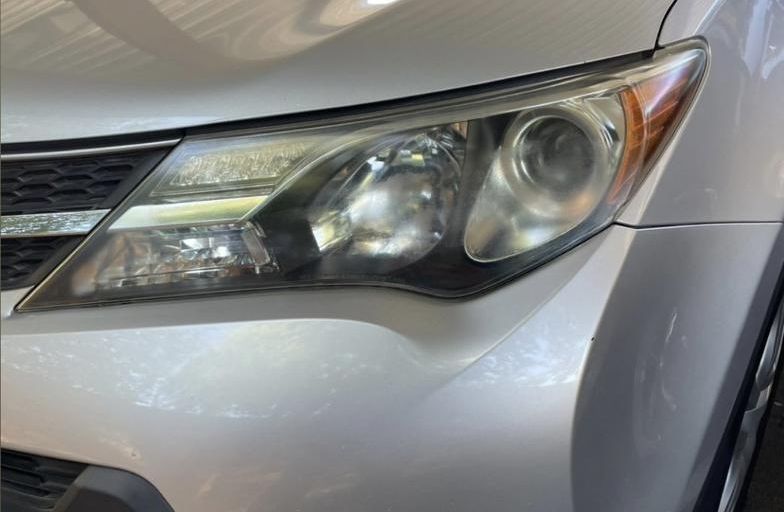 Toyota Highlander headlight before restoration